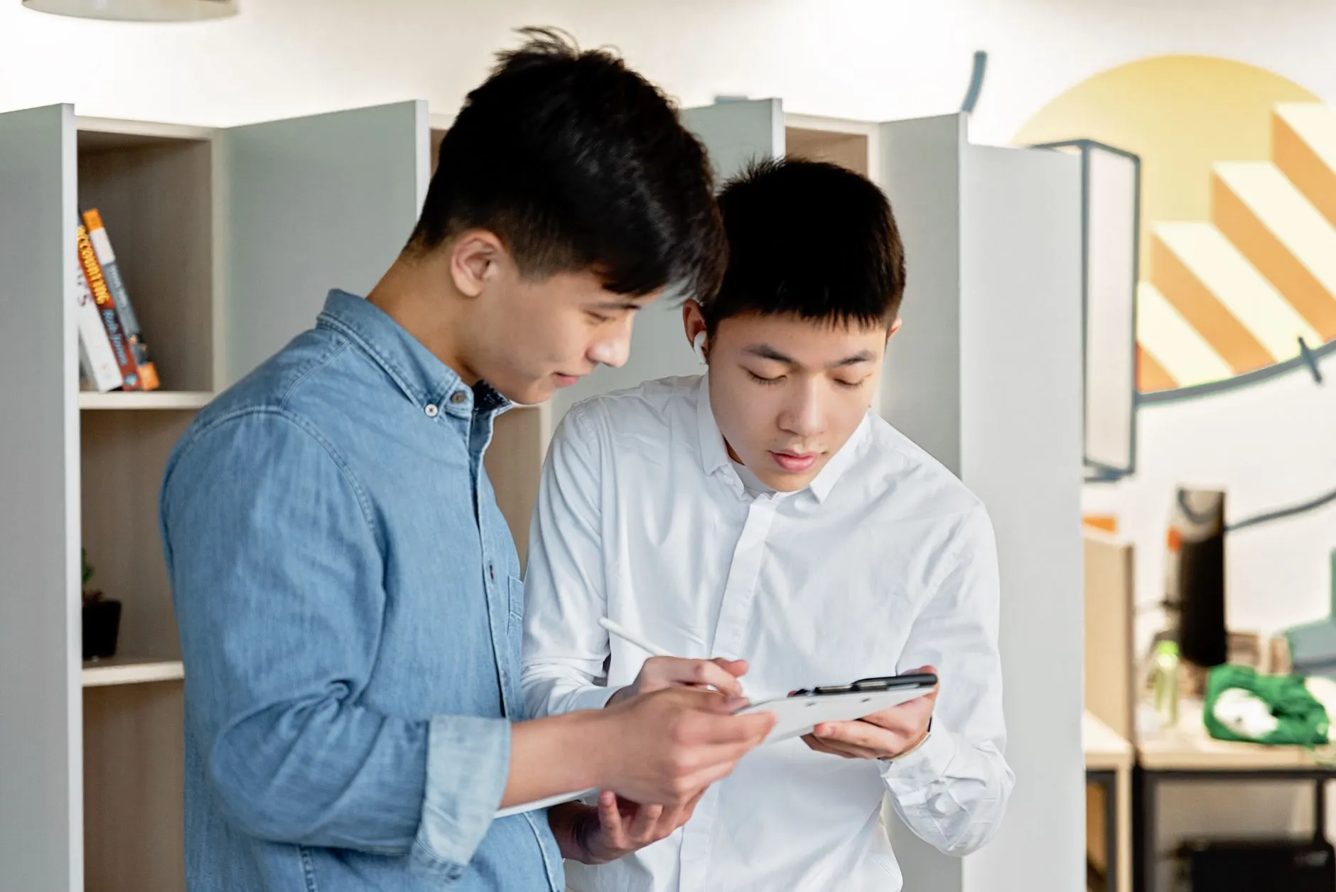 深圳旺顺发电子科技手机壳材质工艺全解析：从PC到液态硅胶