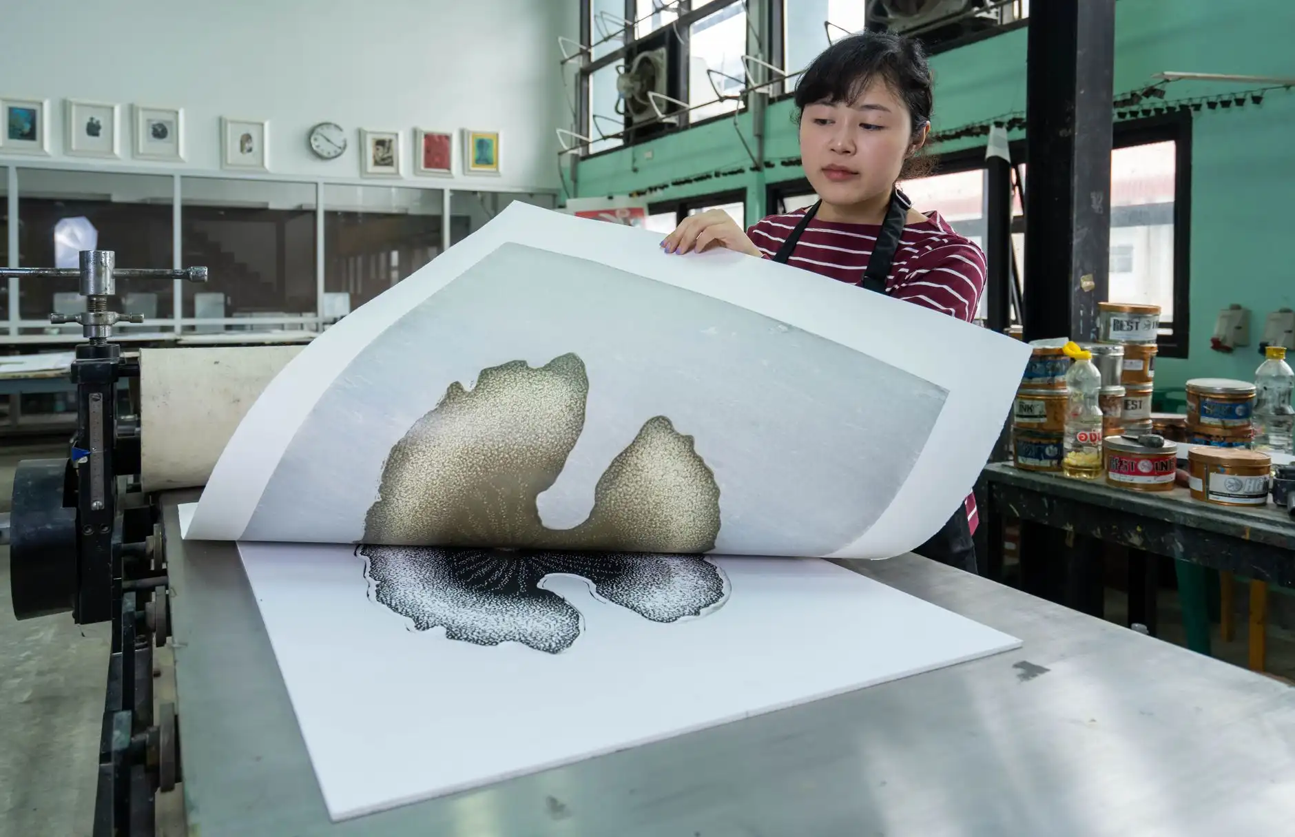 深圳电子科技行业手机壳材料工艺升级趋势分析