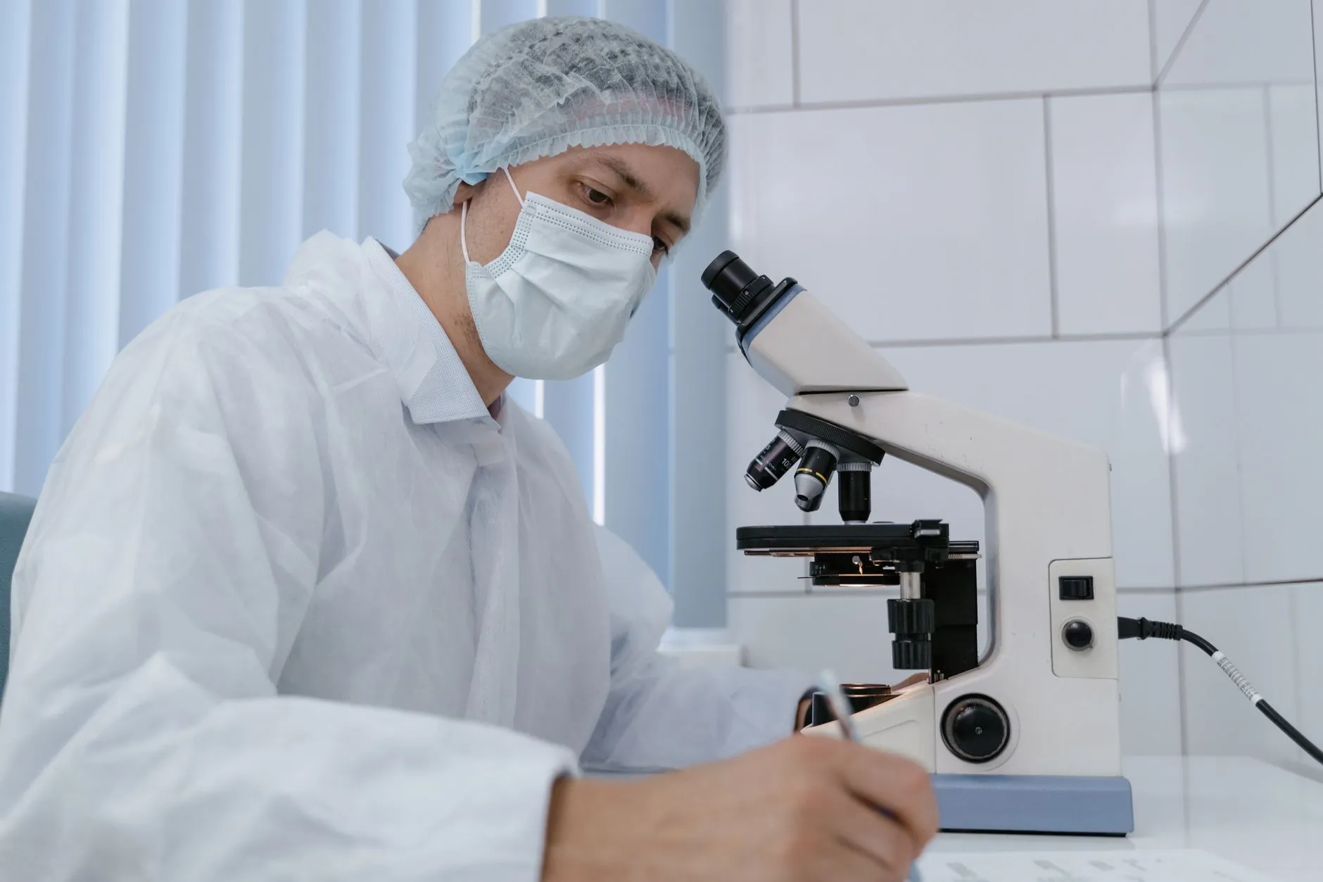 深圳电子科技企业解析：手机壳材质工艺如何影响配件零售商的采购决策