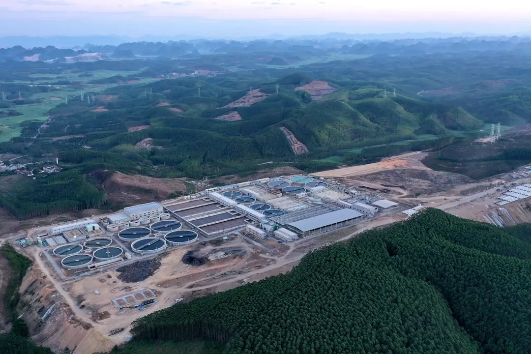 2025年手机壳制造工艺升级方向：从材料创新到精密成型技术解析