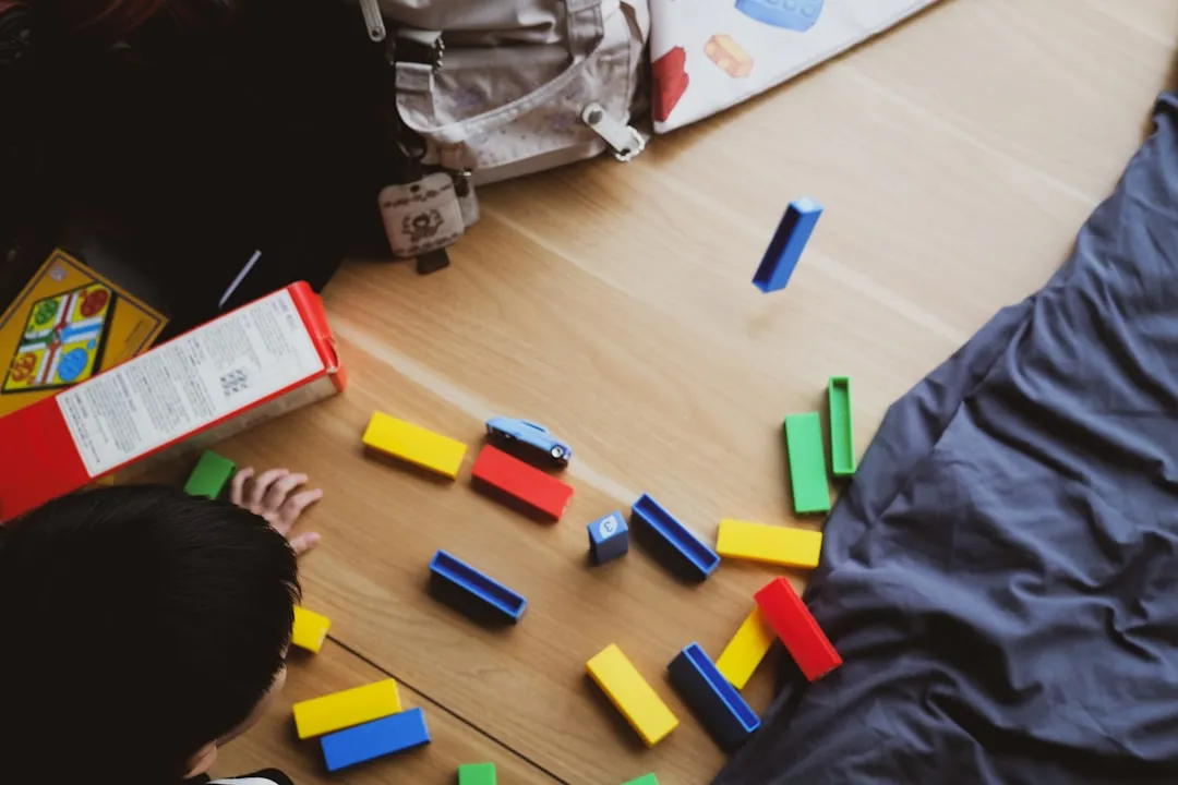 深圳旺顺发电子科技：手机壳常用材质与工艺性能对比