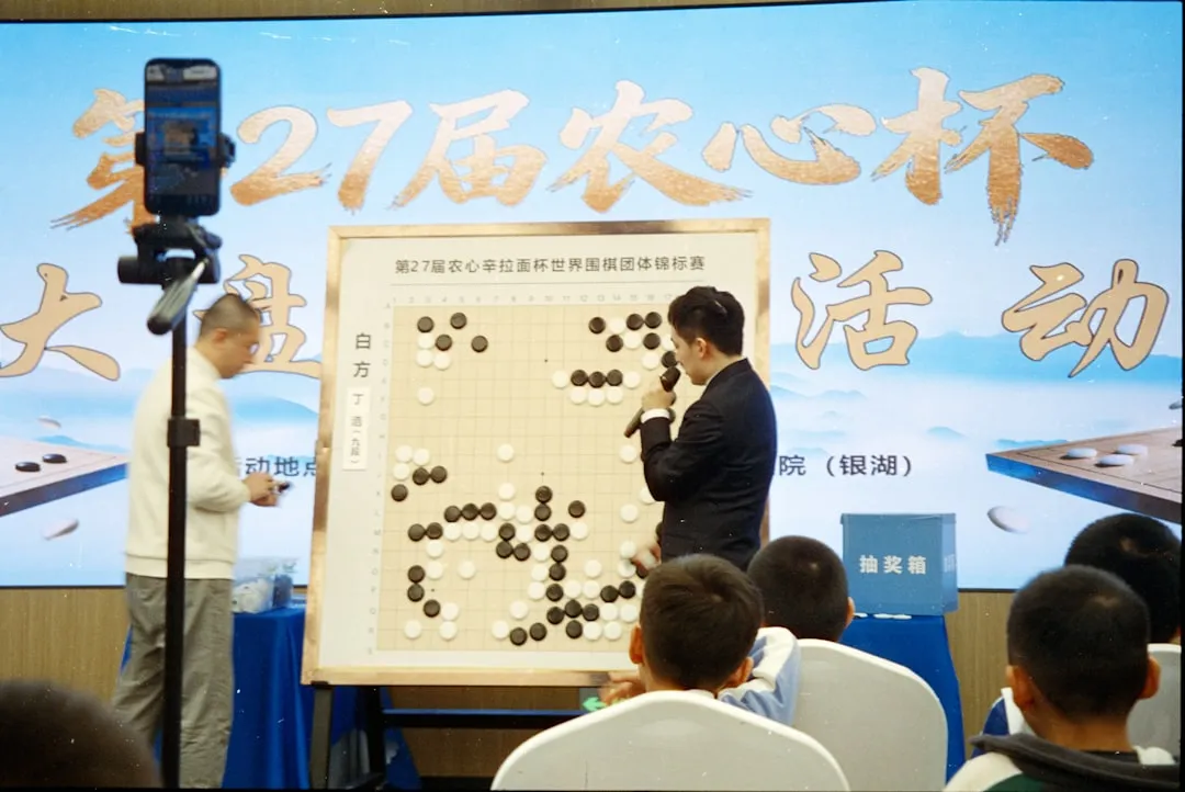 深圳电子科技观察：手机壳材质从PC到芳纶纤维的演进与工艺对比
