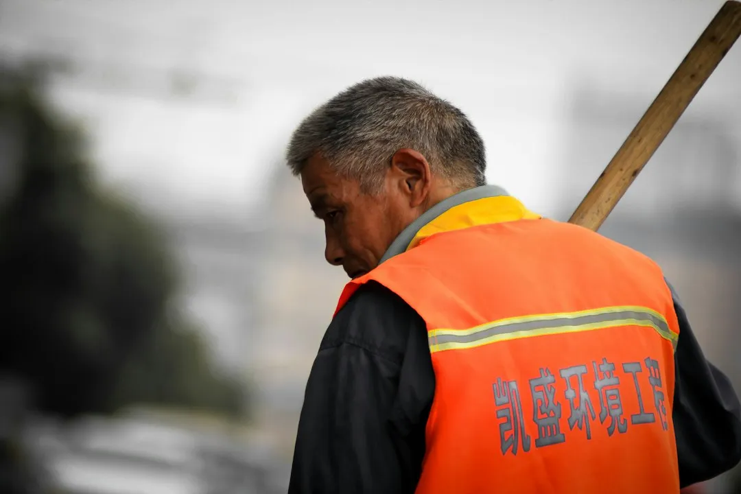 深圳电子科技企业视角：手机壳材质工艺与产品中心选型解析