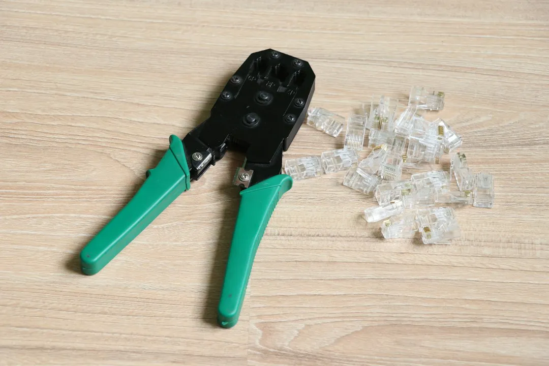 深圳旺顺发电子科技手机壳常用材质与工艺特性详解
